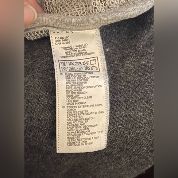 Forever 21 Women’s Large Sequined Sweatshirt Gray With Black Sequins - Picture 4 of 4